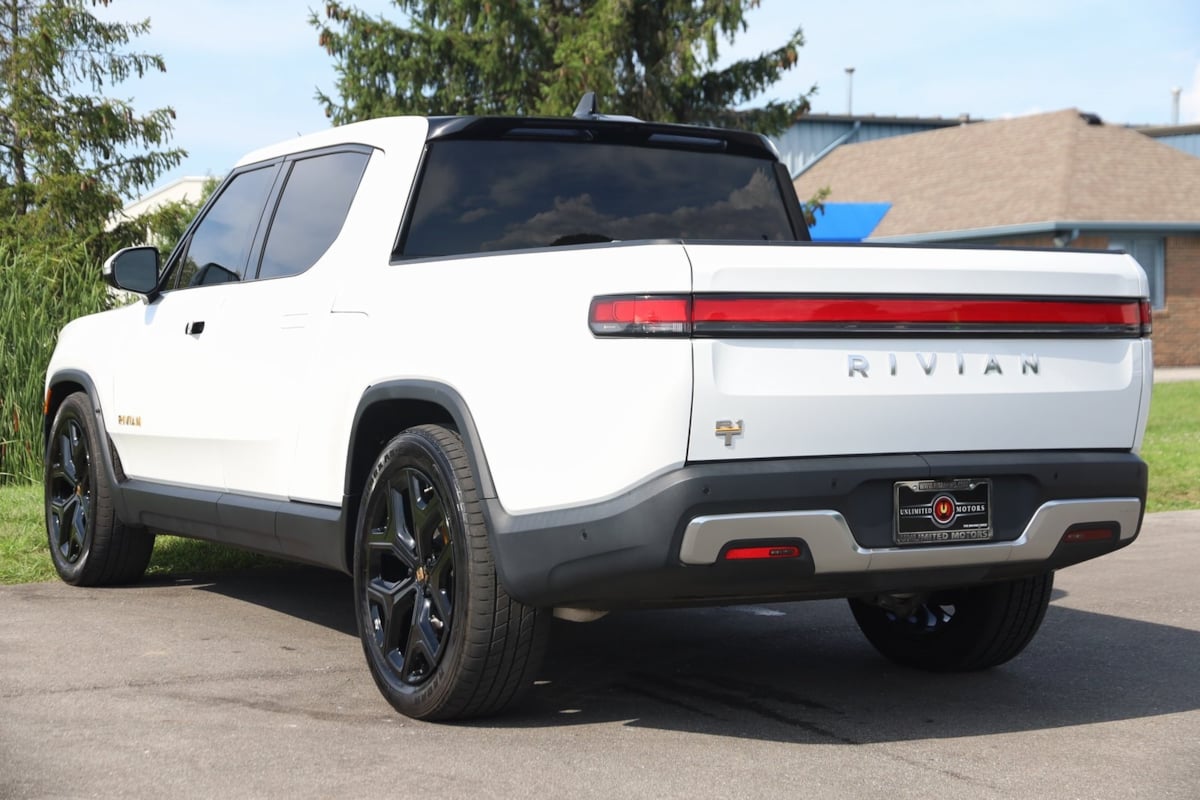 2022 Rivian R1T Adventure photo 3