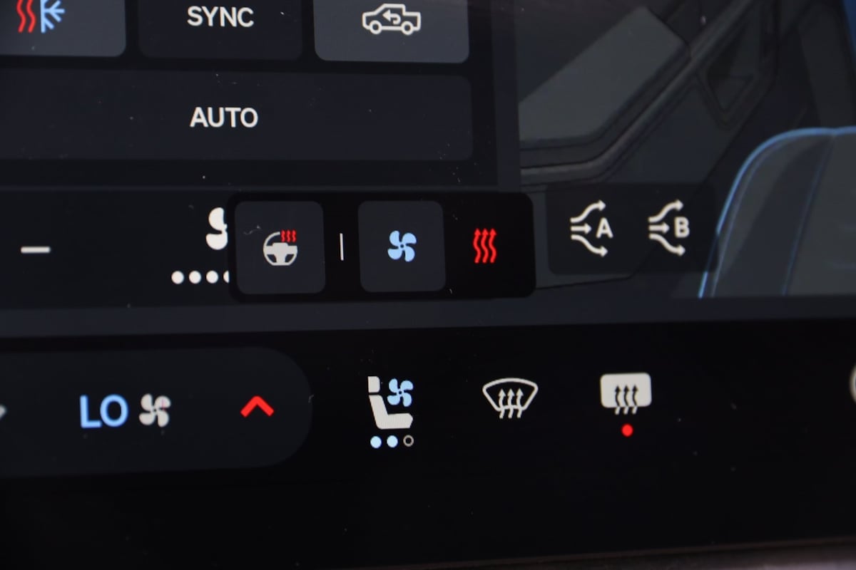 2022 Rivian R1T Adventure photo 6