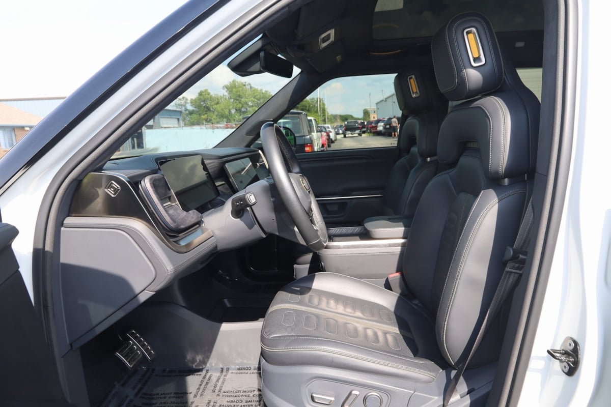 2022 Rivian R1T Adventure photo 10