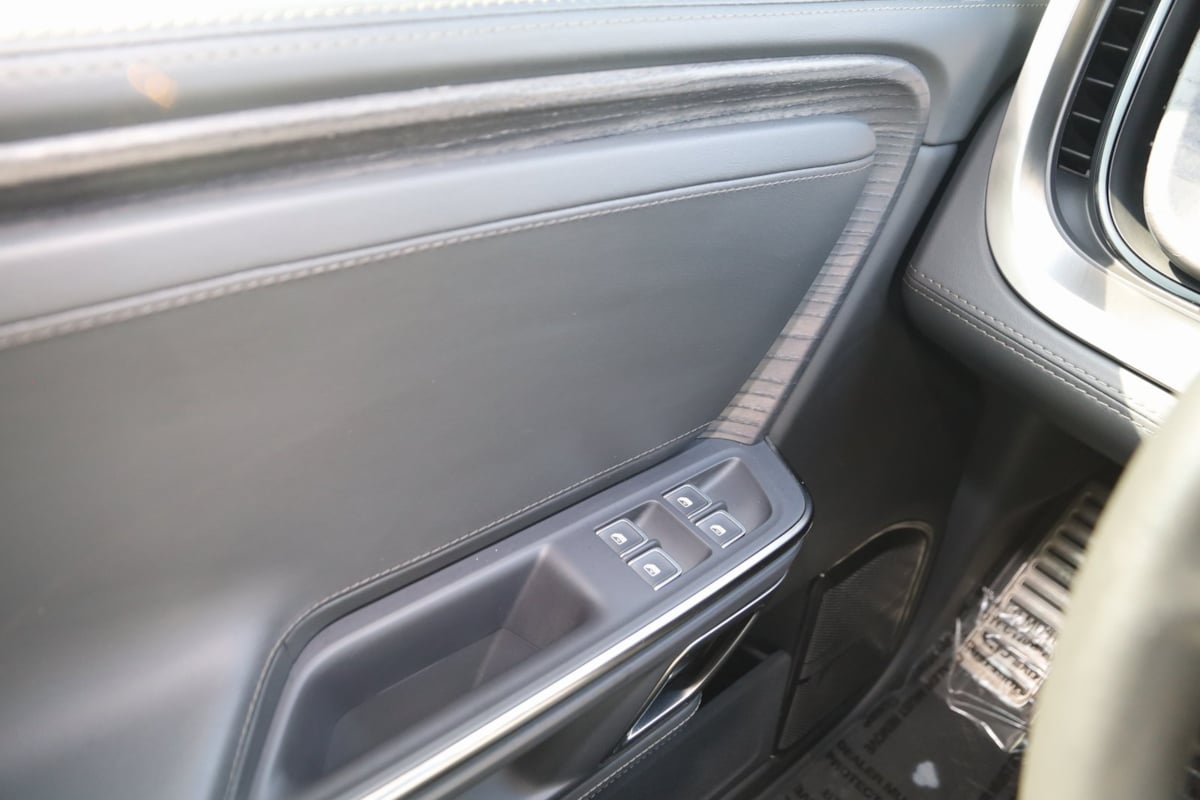 2022 Rivian R1T Adventure photo 29