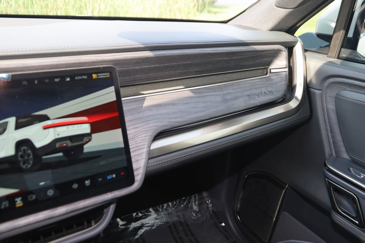 2022 Rivian R1T Adventure photo 30