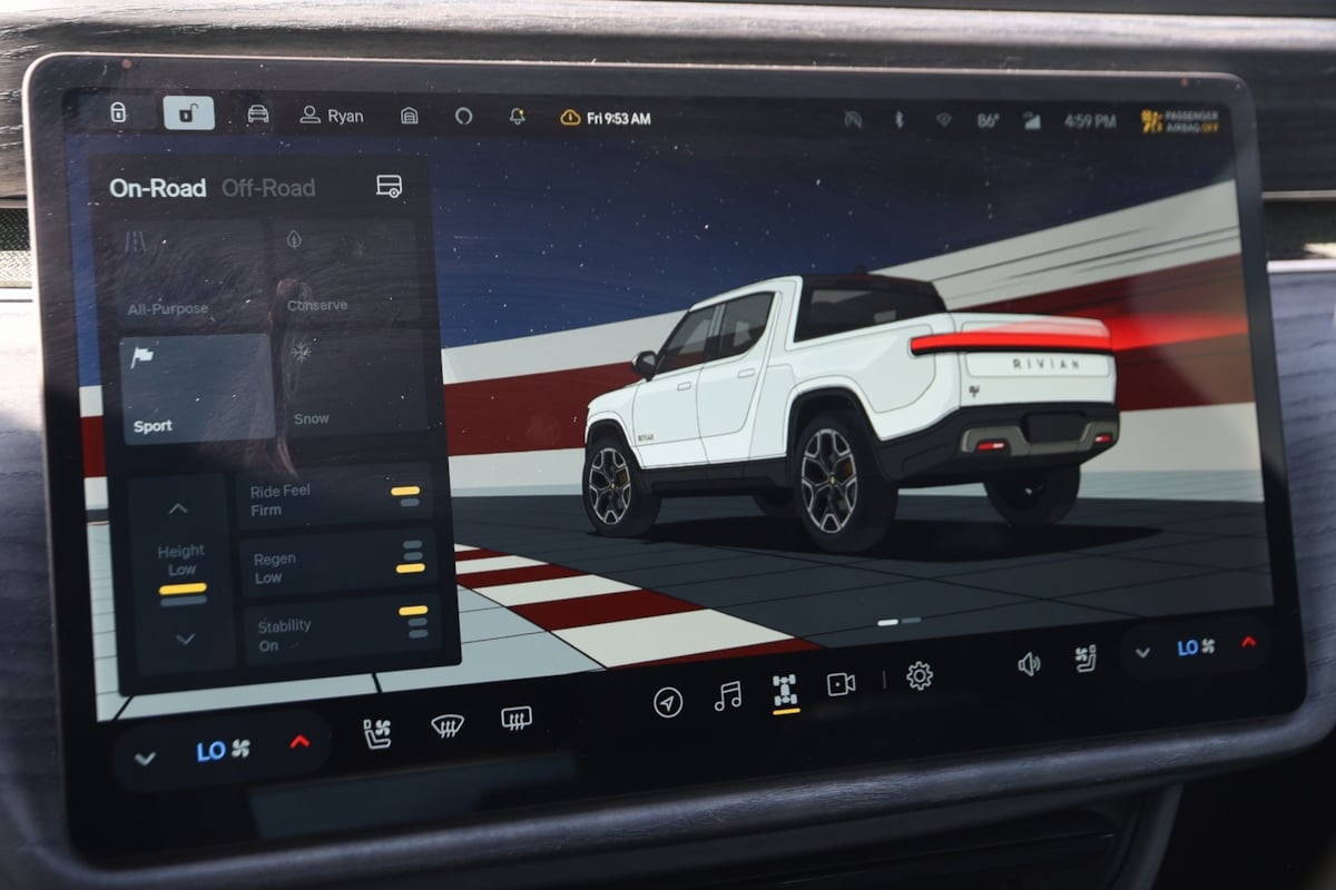 2022 Rivian R1T Adventure photo 31