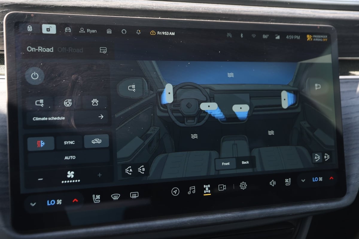 2022 Rivian R1T Adventure photo 32
