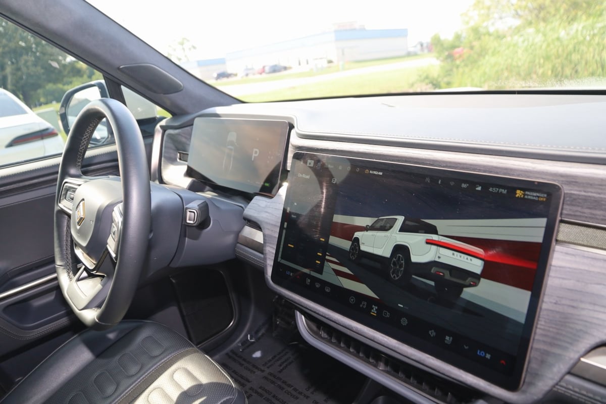 2022 Rivian R1T Adventure photo 48