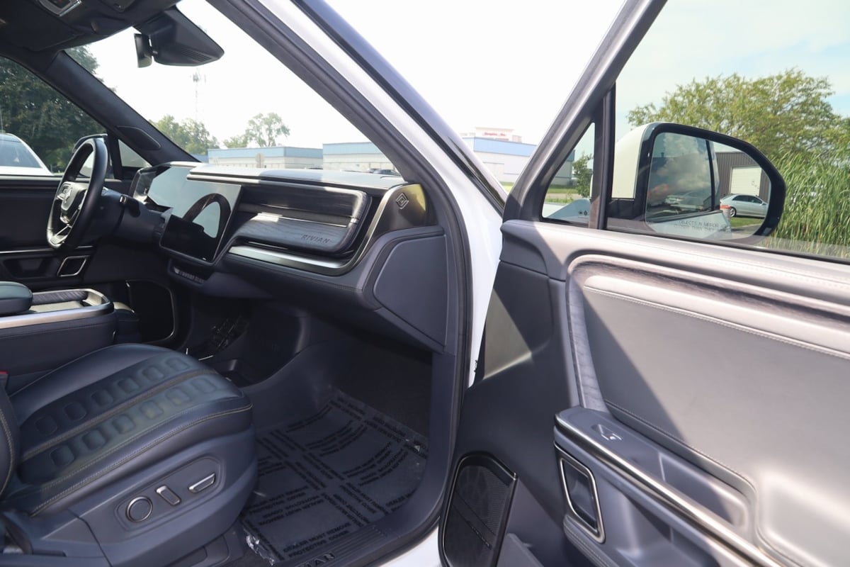 2022 Rivian R1T Adventure photo 50