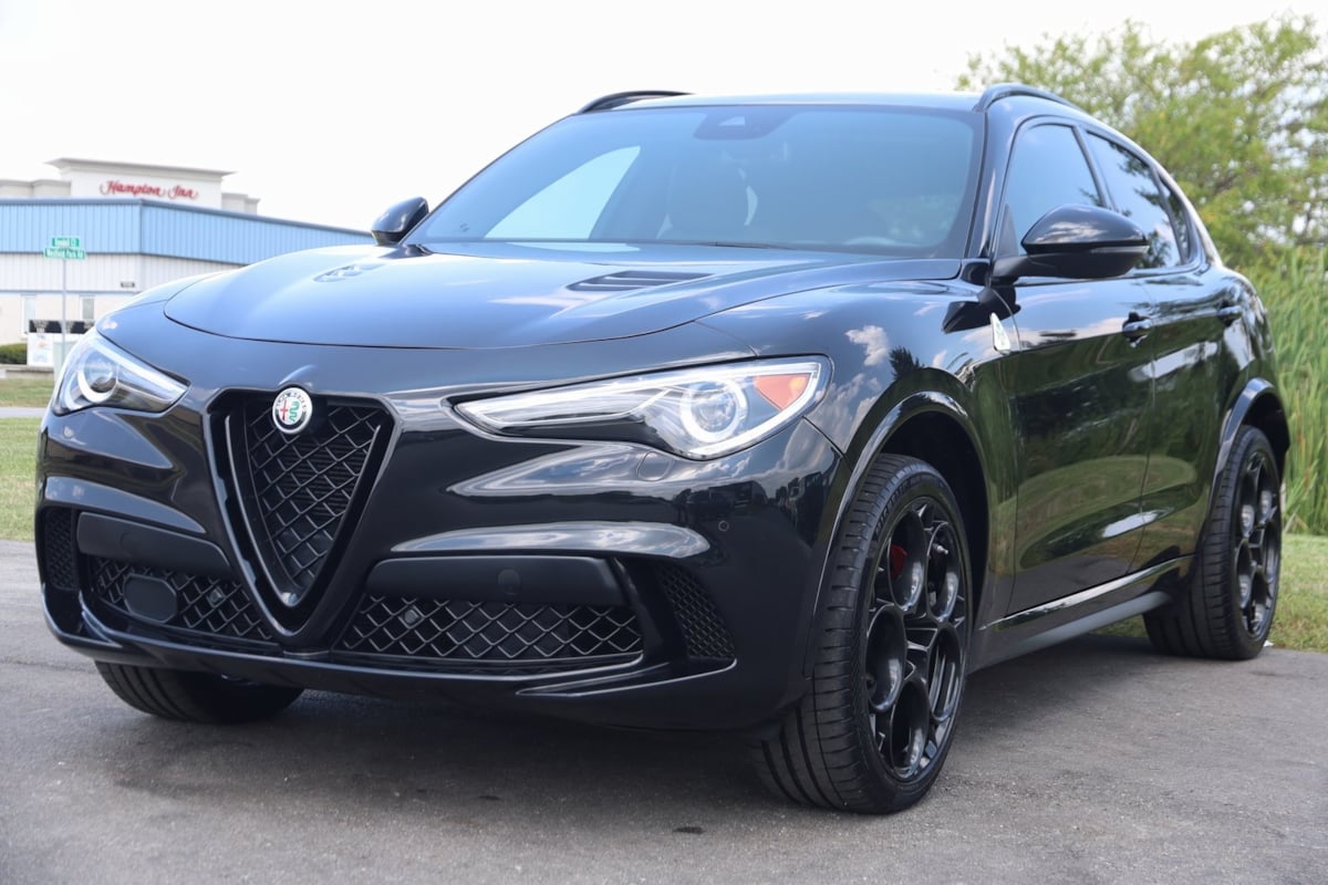 2023 Alfa Romeo Stelvio Quadrifoglio photo 2