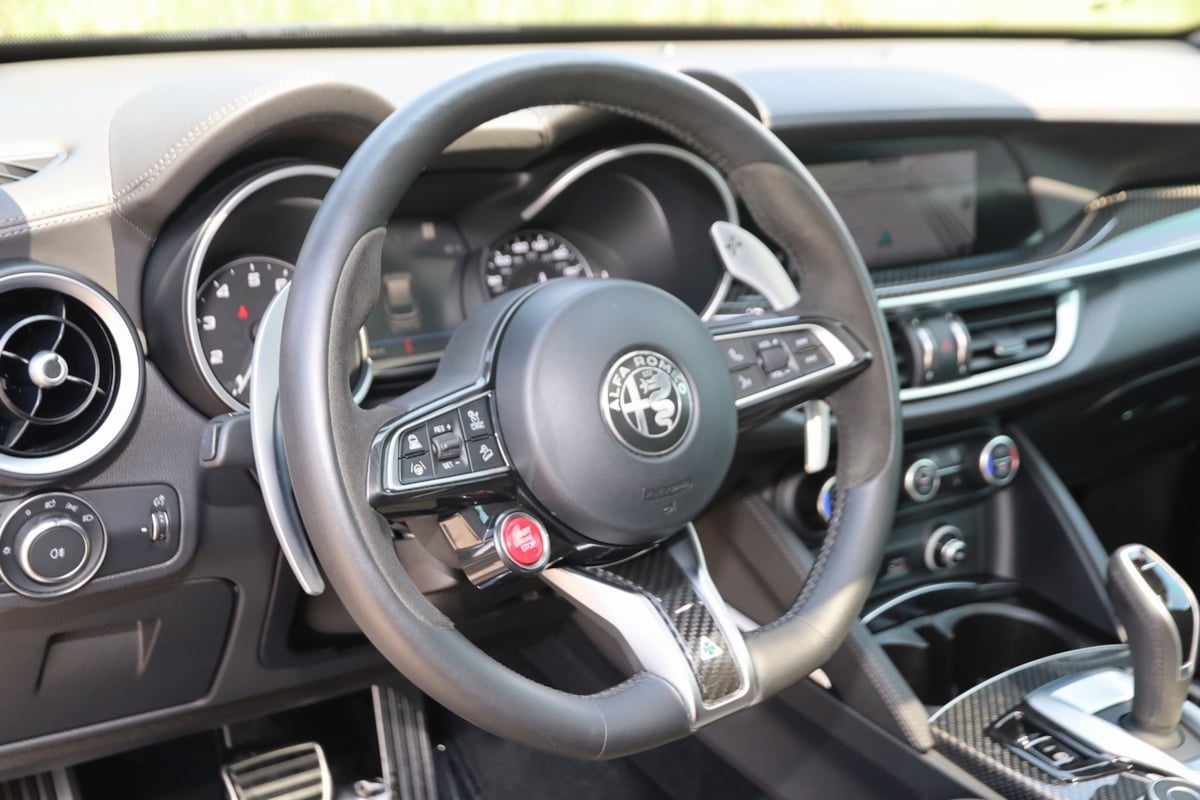 2023 Alfa Romeo Stelvio Quadrifoglio photo 3