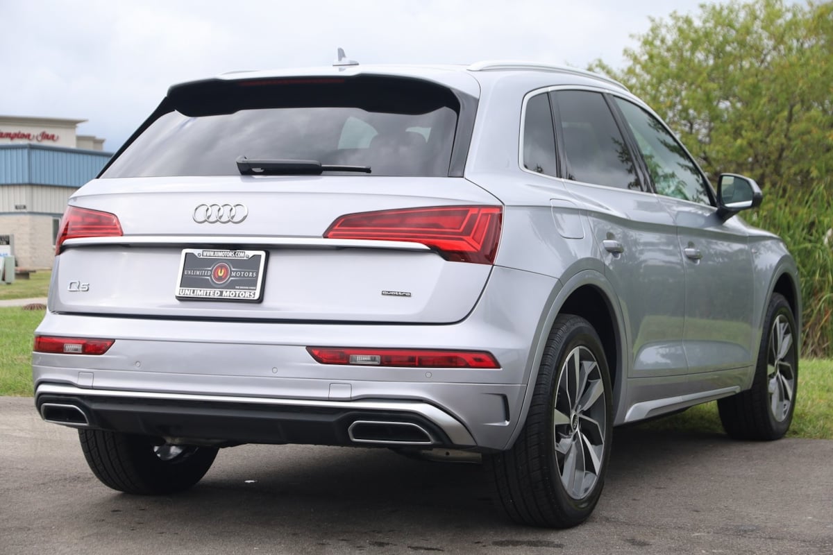 2022 Audi Q5 S line Premium Plus photo 2
