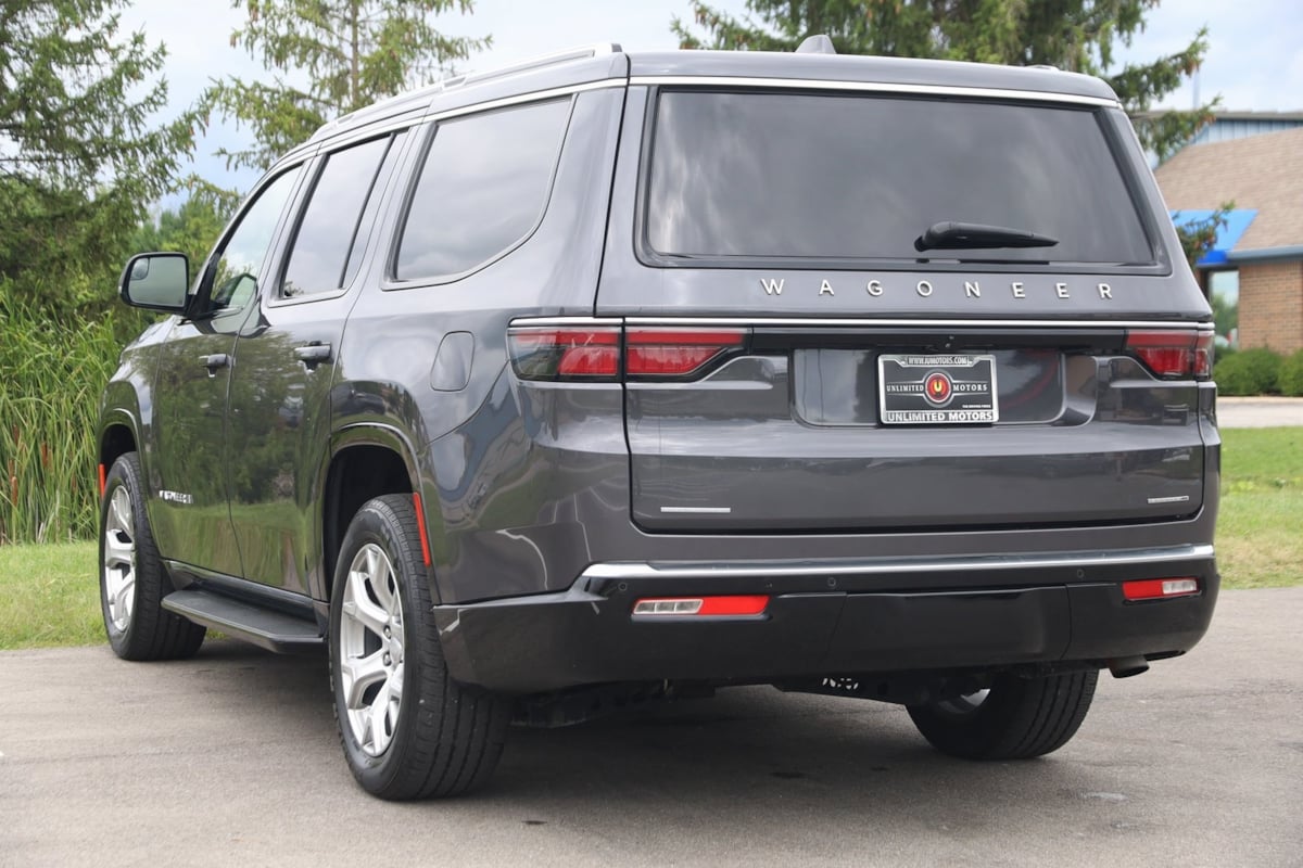 2022 Jeep Wagoneer Series II photo 2