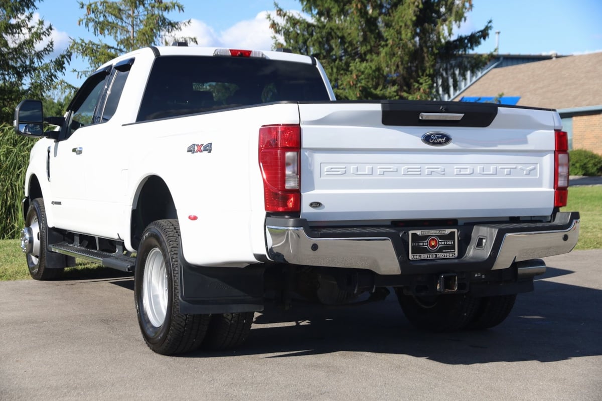 2022 Ford F-350 XLT photo 3