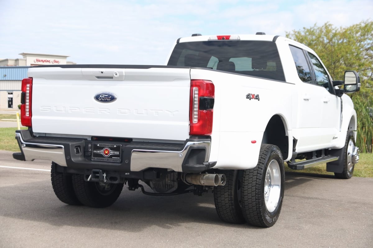2025 Ford F-450 Lariat photo 2