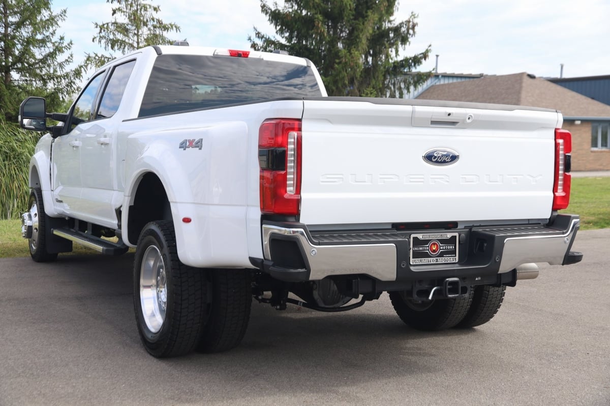 2025 Ford F-450 Lariat photo 3