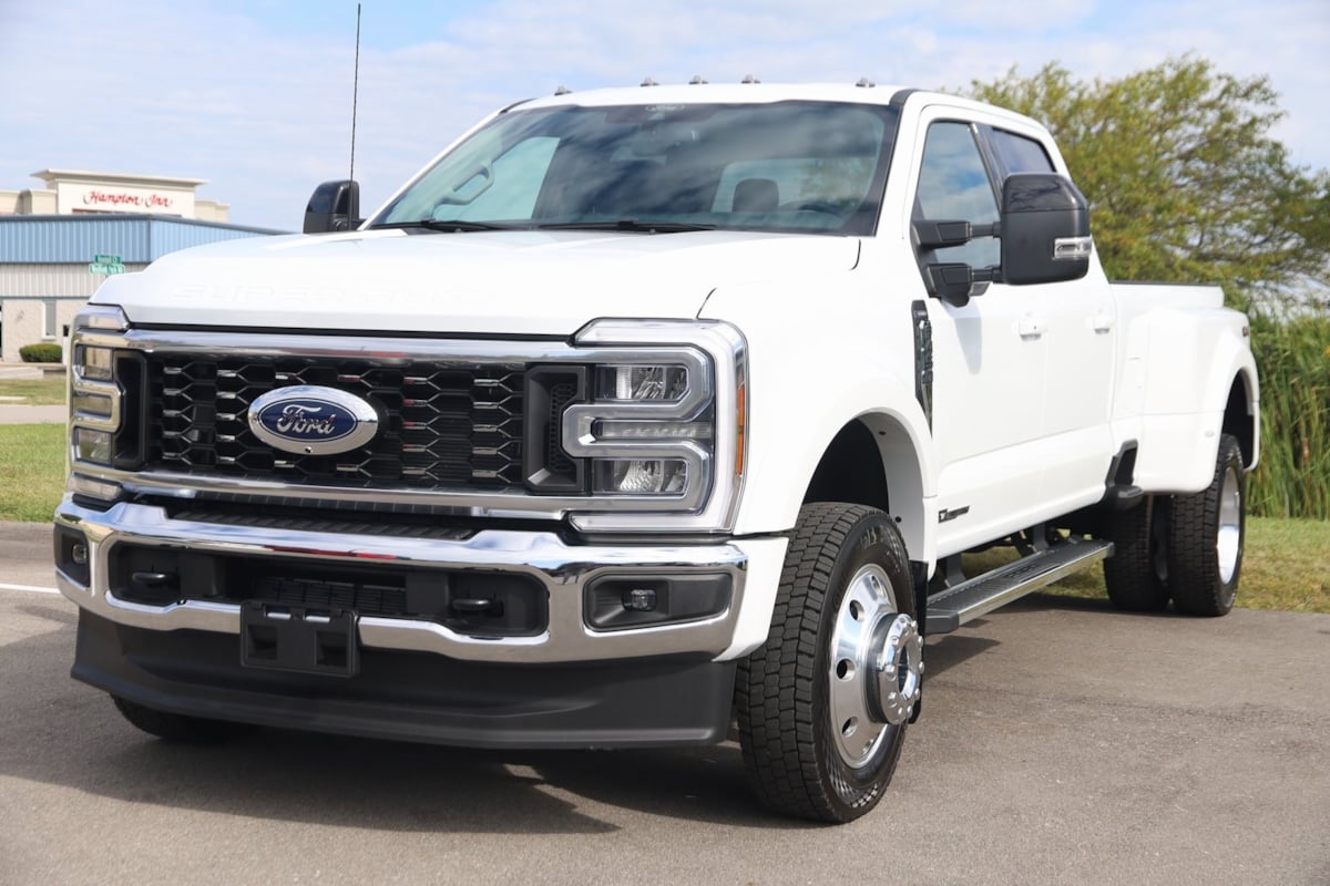 2025 Ford F-450 Lariat photo 4