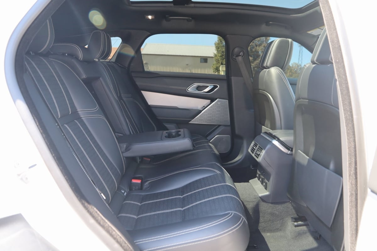 2020 Land Rover Range Rover Velar R-Dynamic HSE photo 3