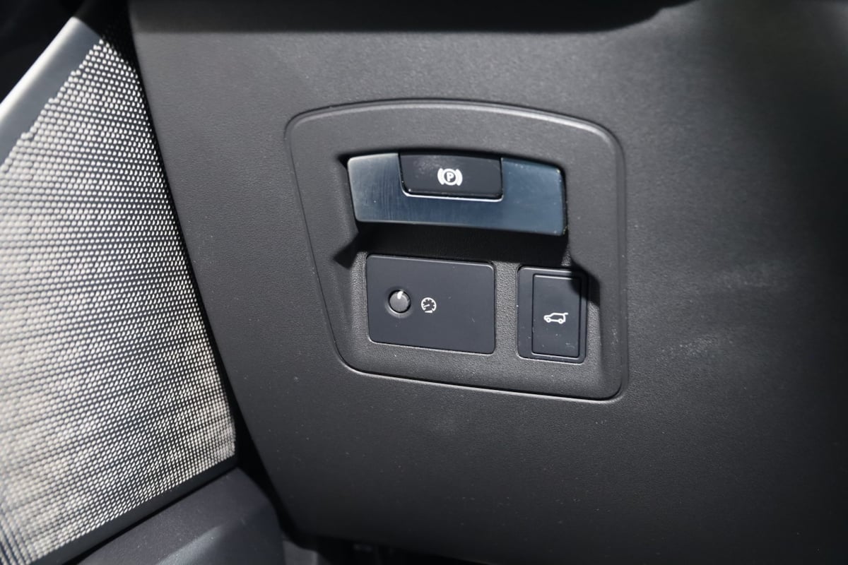 2020 Land Rover Range Rover Velar R-Dynamic HSE photo 25