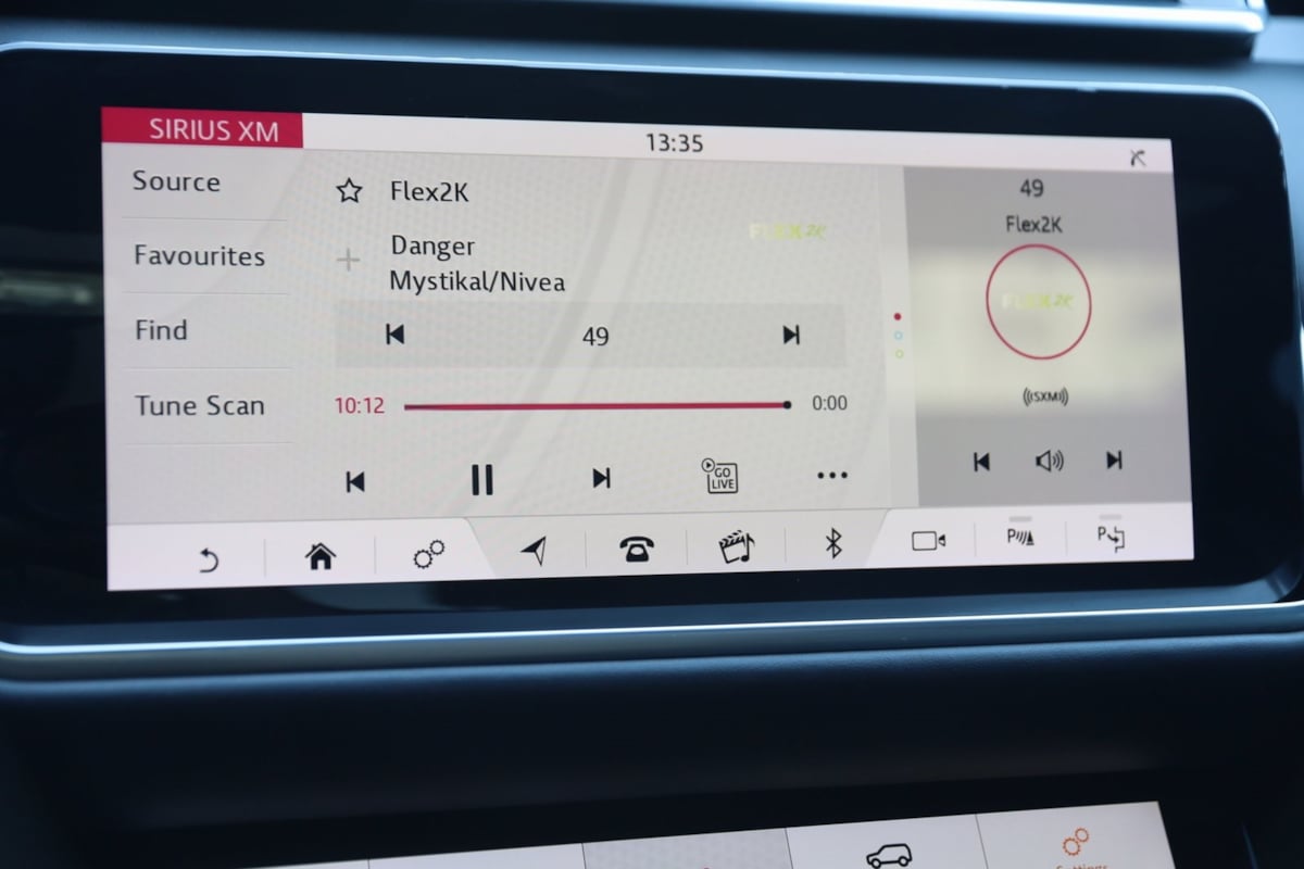 2020 Land Rover Range Rover Velar R-Dynamic HSE photo 32