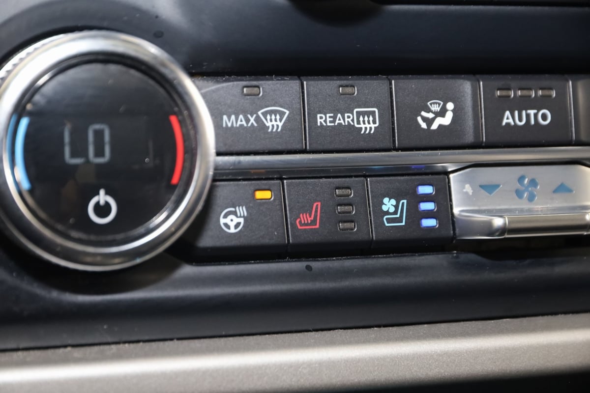 2022 Ford Expedition MAX XLT photo 6