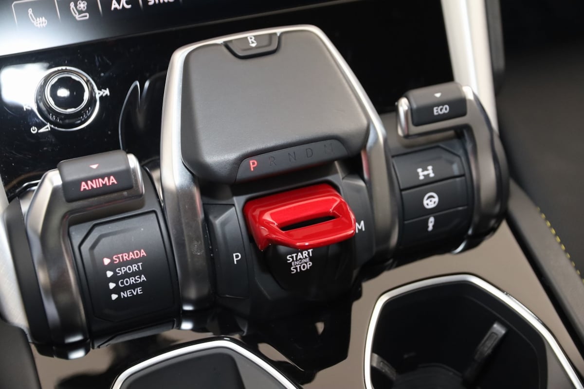 2021 Lamborghini Urus Base photo 5