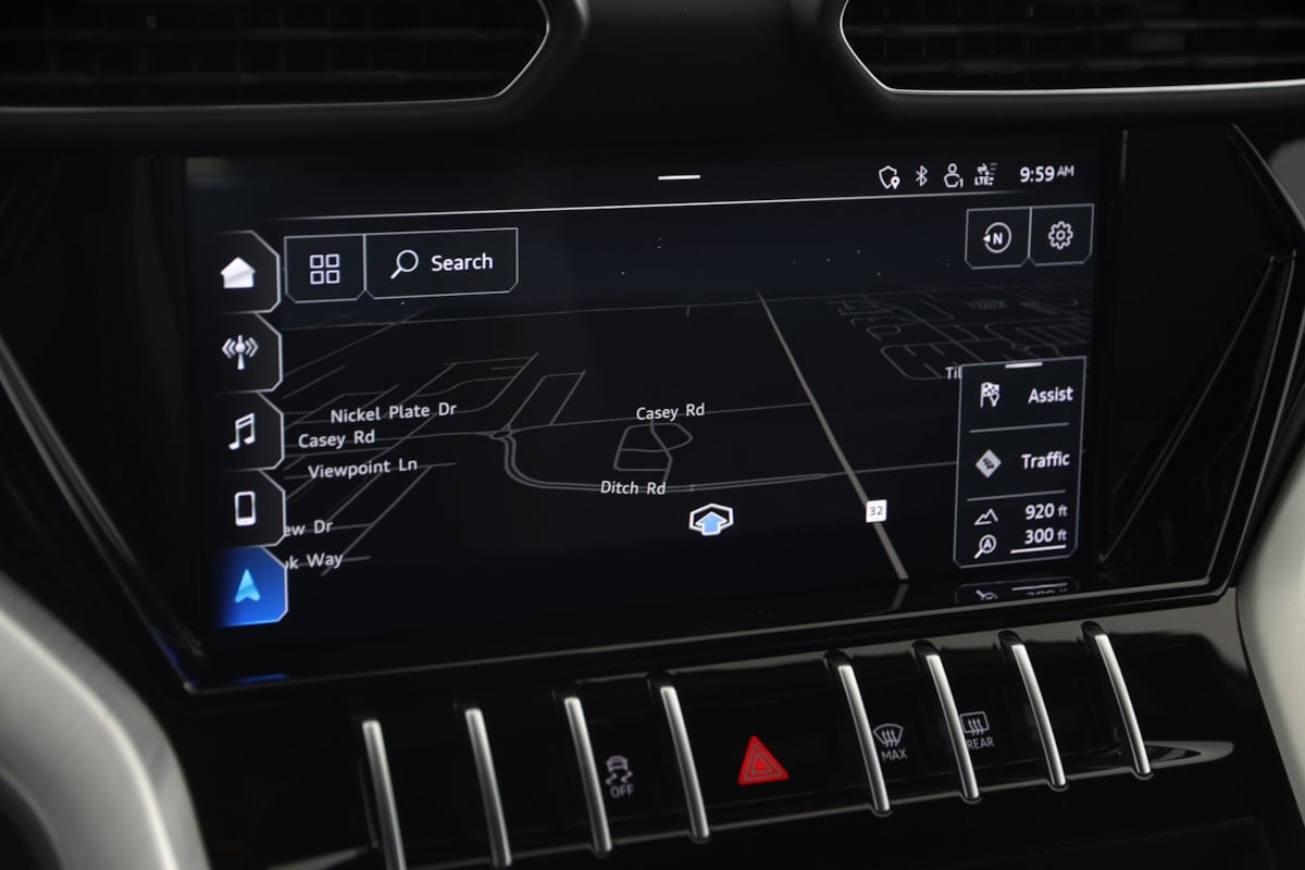 2021 Lamborghini Urus Base photo 7