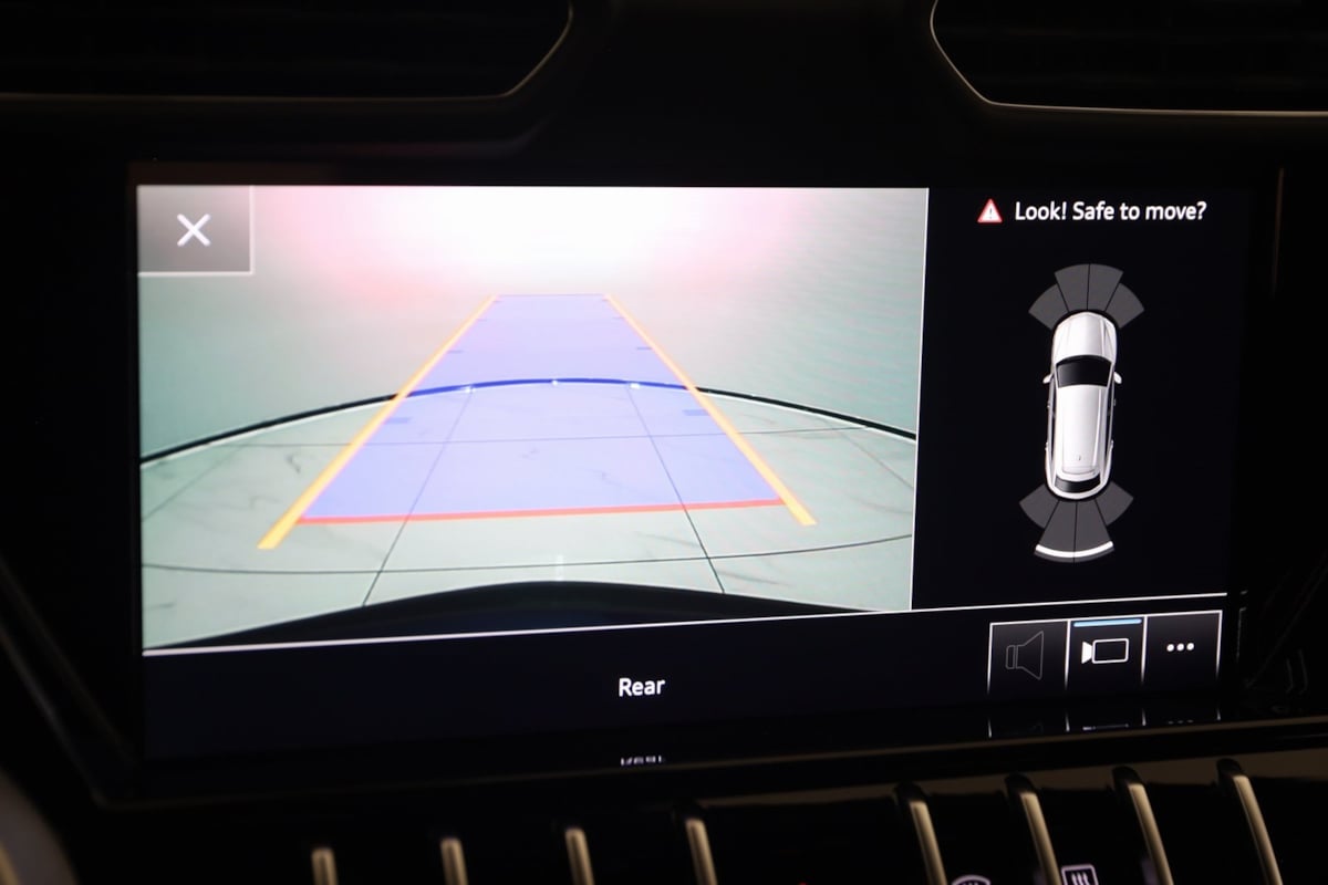 2021 Lamborghini Urus Base photo 8