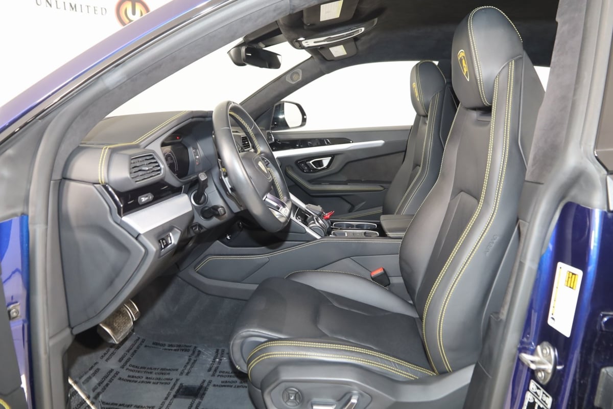 2021 Lamborghini Urus Base photo 9