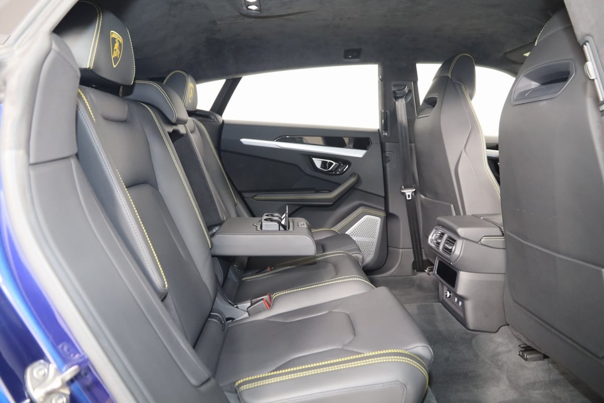 2021 Lamborghini Urus Base photo 12