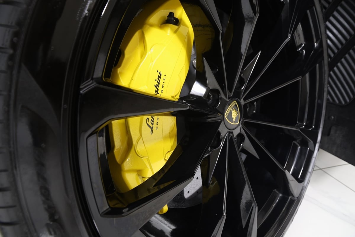 2021 Lamborghini Urus Base photo 15