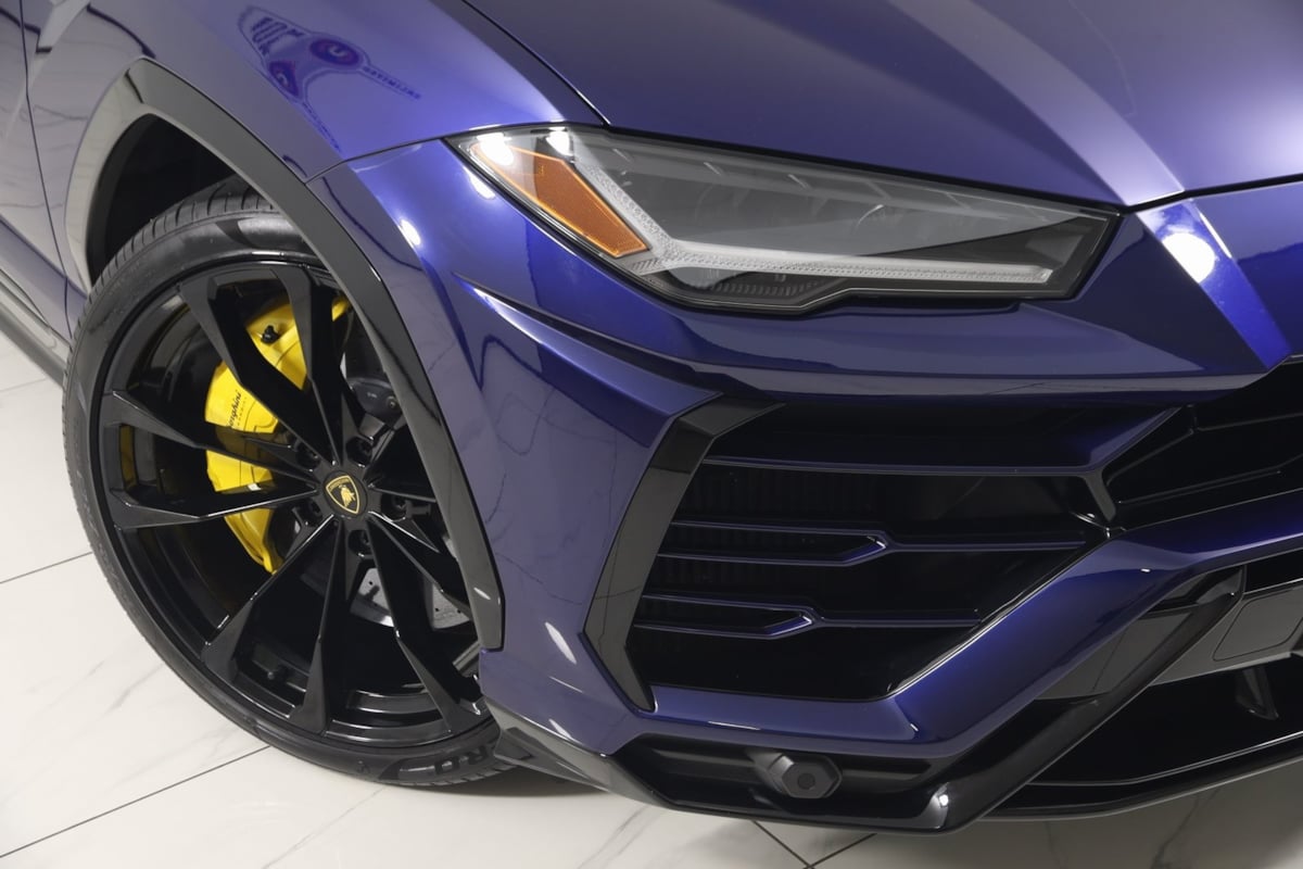 2021 Lamborghini Urus Base photo 18