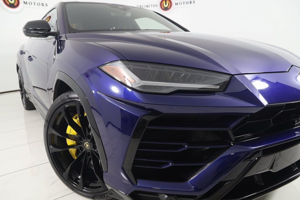 2021 Lamborghini Urus Base photo 19
