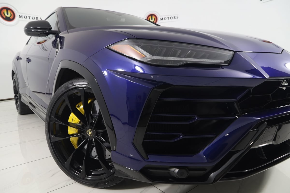 2021 Lamborghini Urus Base photo 21