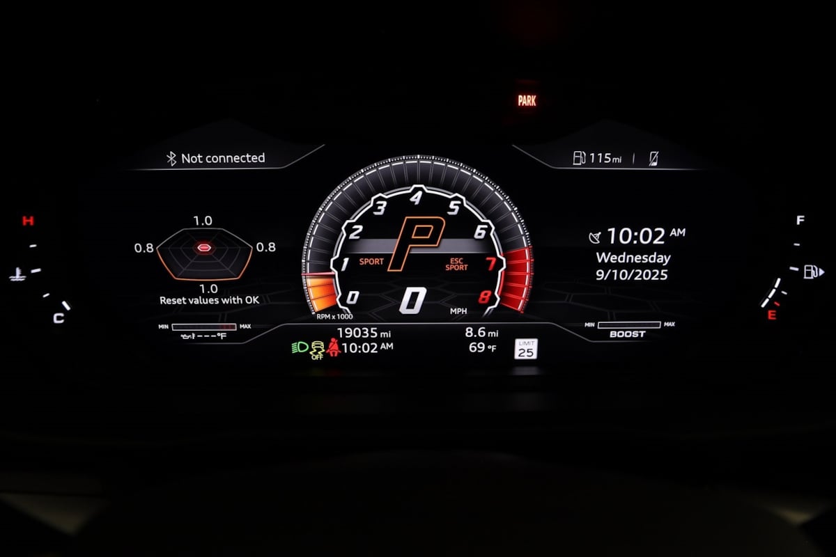 2021 Lamborghini Urus Base photo 22