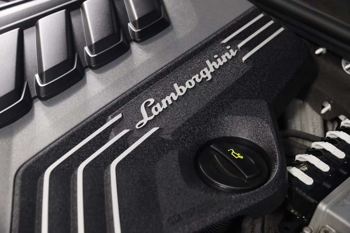 2021 Lamborghini Urus Base photo 25