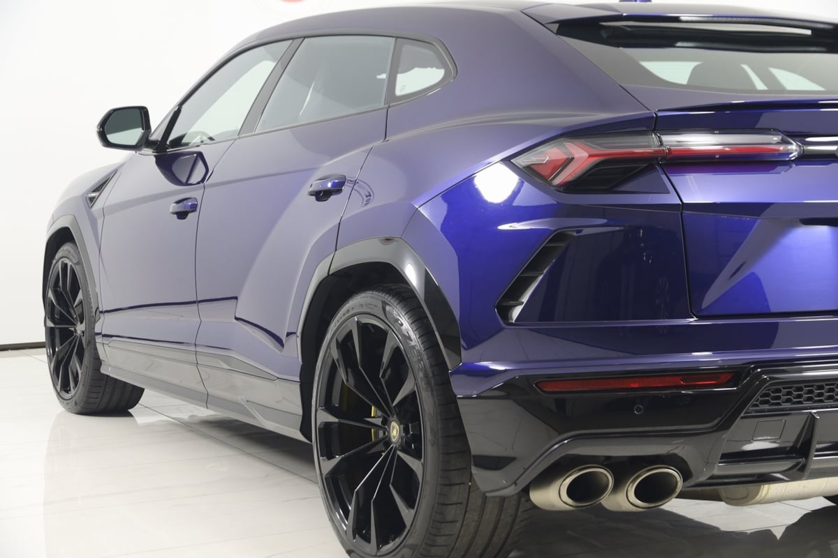 2021 Lamborghini Urus Base photo 30