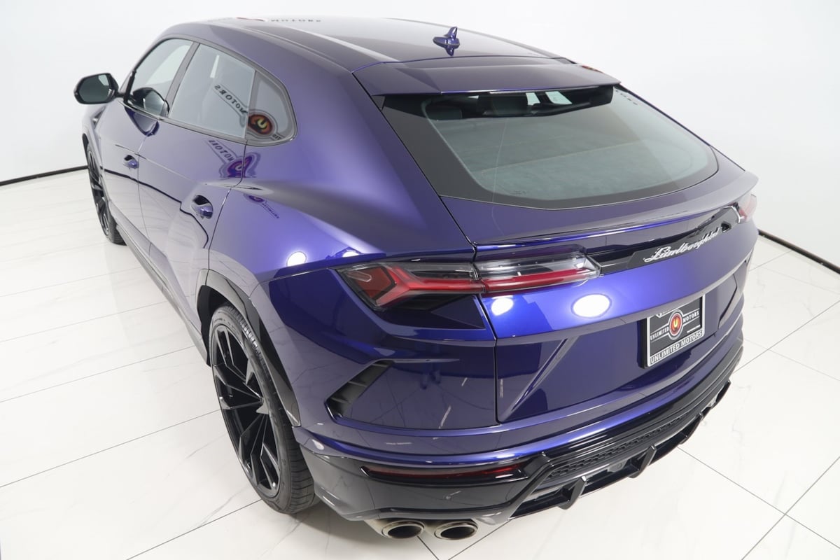 2021 Lamborghini Urus Base photo 31