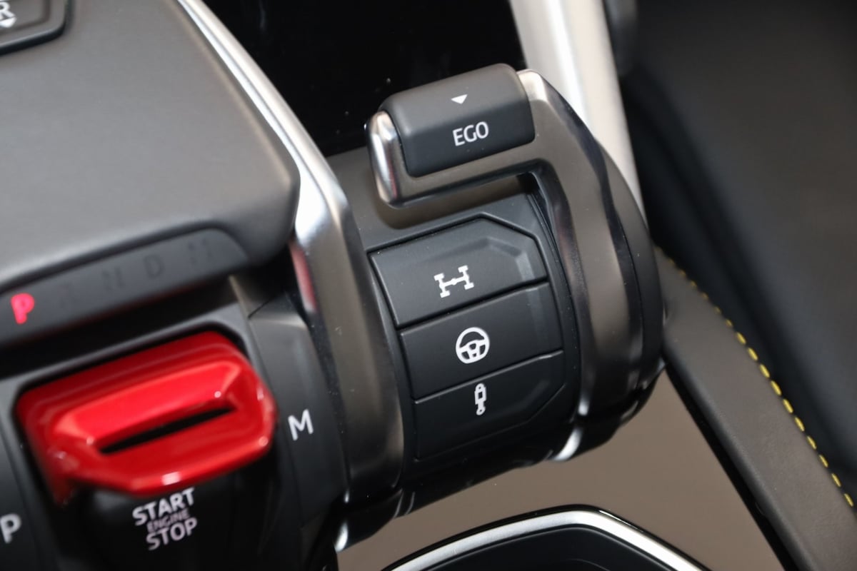 2021 Lamborghini Urus Base photo 38