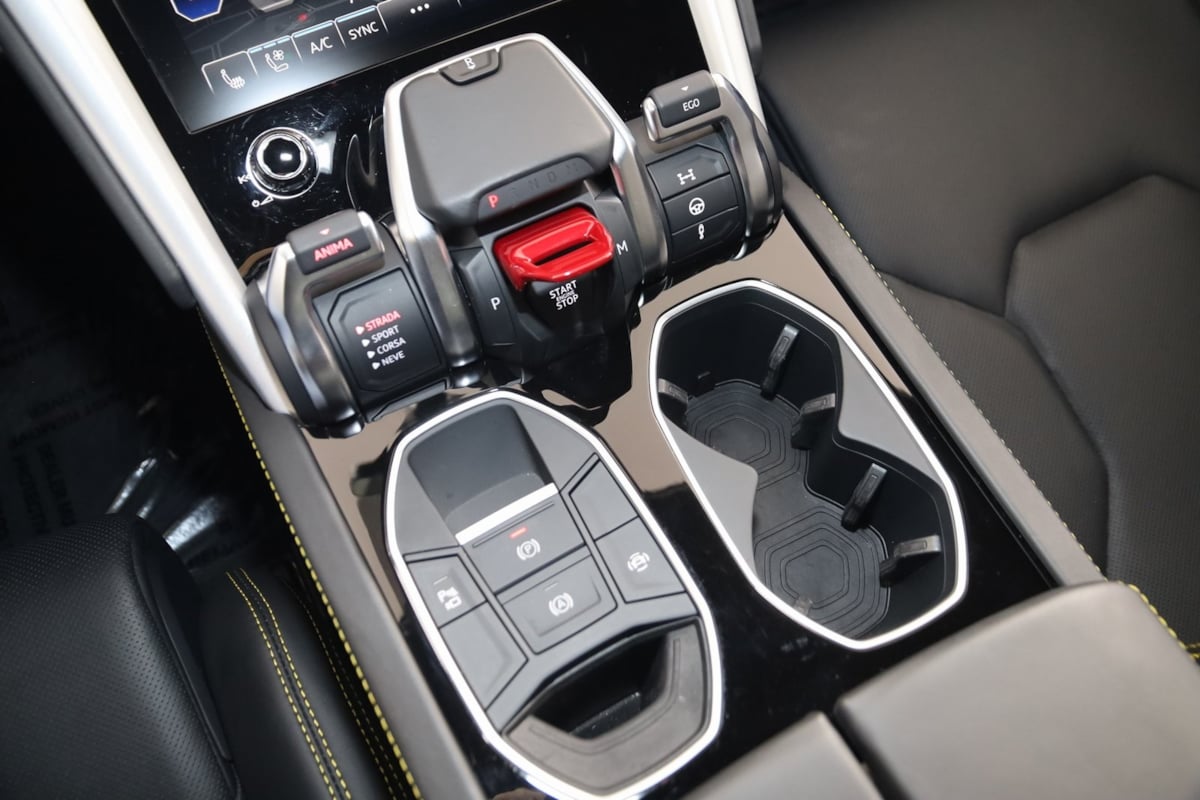 2021 Lamborghini Urus Base photo 40