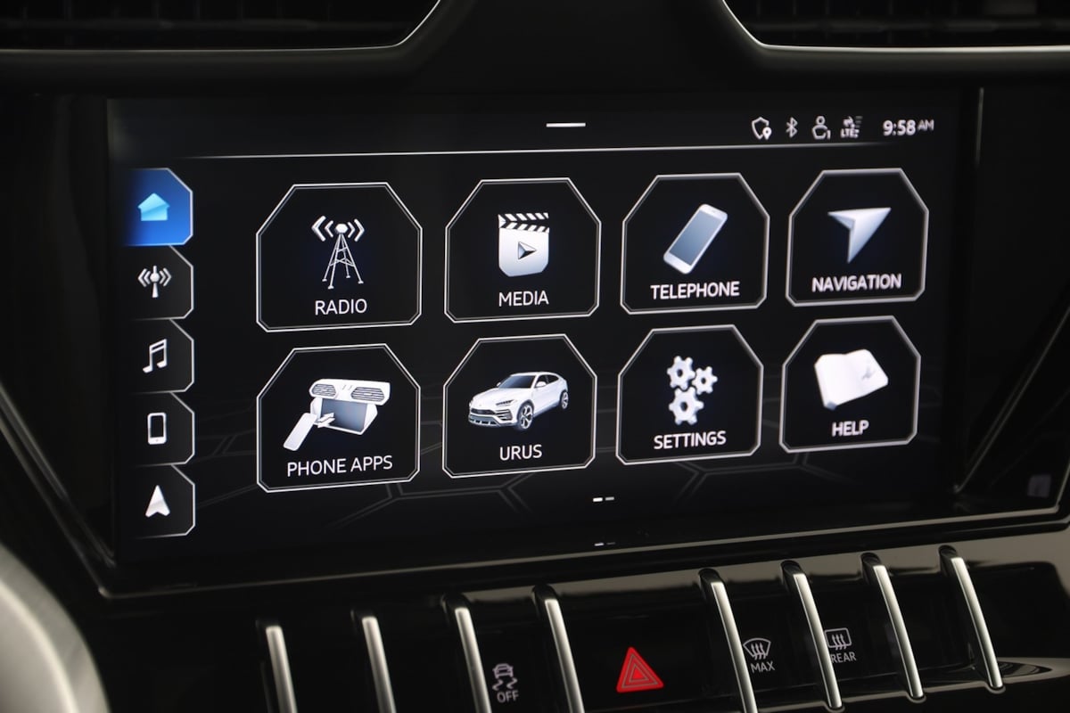 2021 Lamborghini Urus Base photo 48