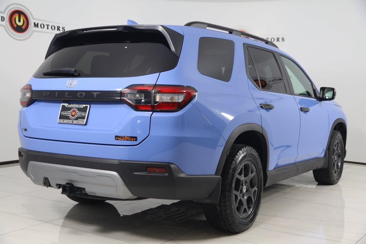 2023 Honda Pilot TrailSport photo 3