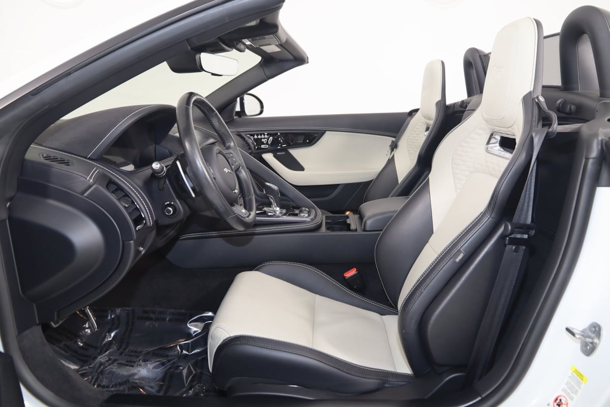 2022 Jaguar F-TYPE R photo 10