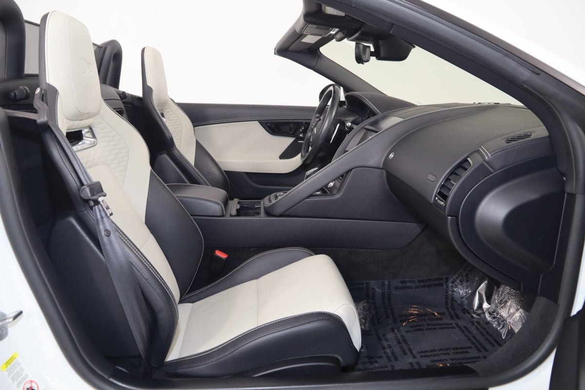 2022 Jaguar F-TYPE R photo 11