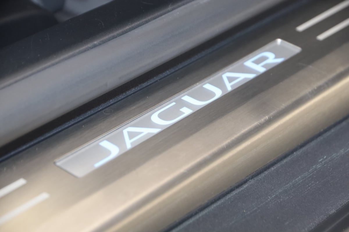 2022 Jaguar F-TYPE R photo 14