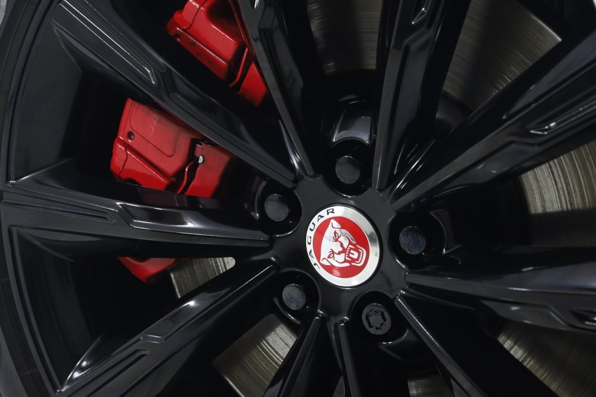 2022 Jaguar F-TYPE R photo 18