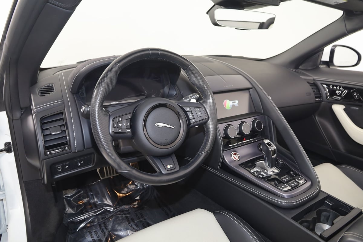 2022 Jaguar F-TYPE R photo 32