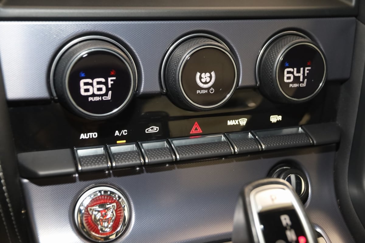 2022 Jaguar F-TYPE R photo 40