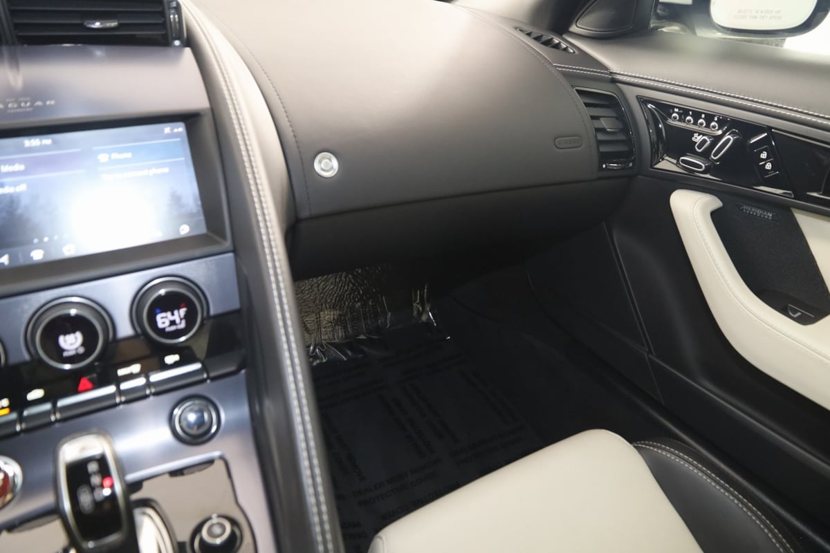 2022 Jaguar F-TYPE R photo 41