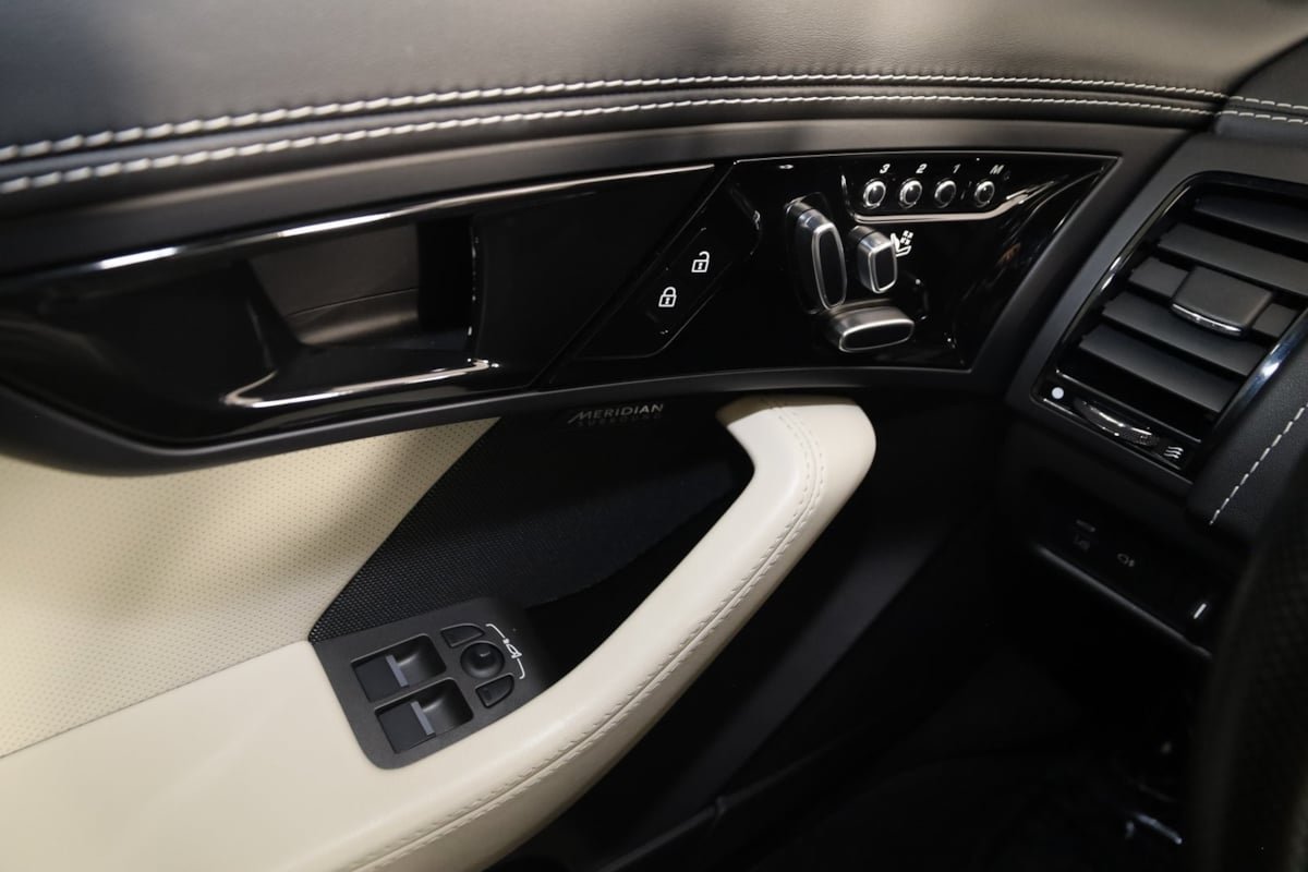 2022 Jaguar F-TYPE R photo 43
