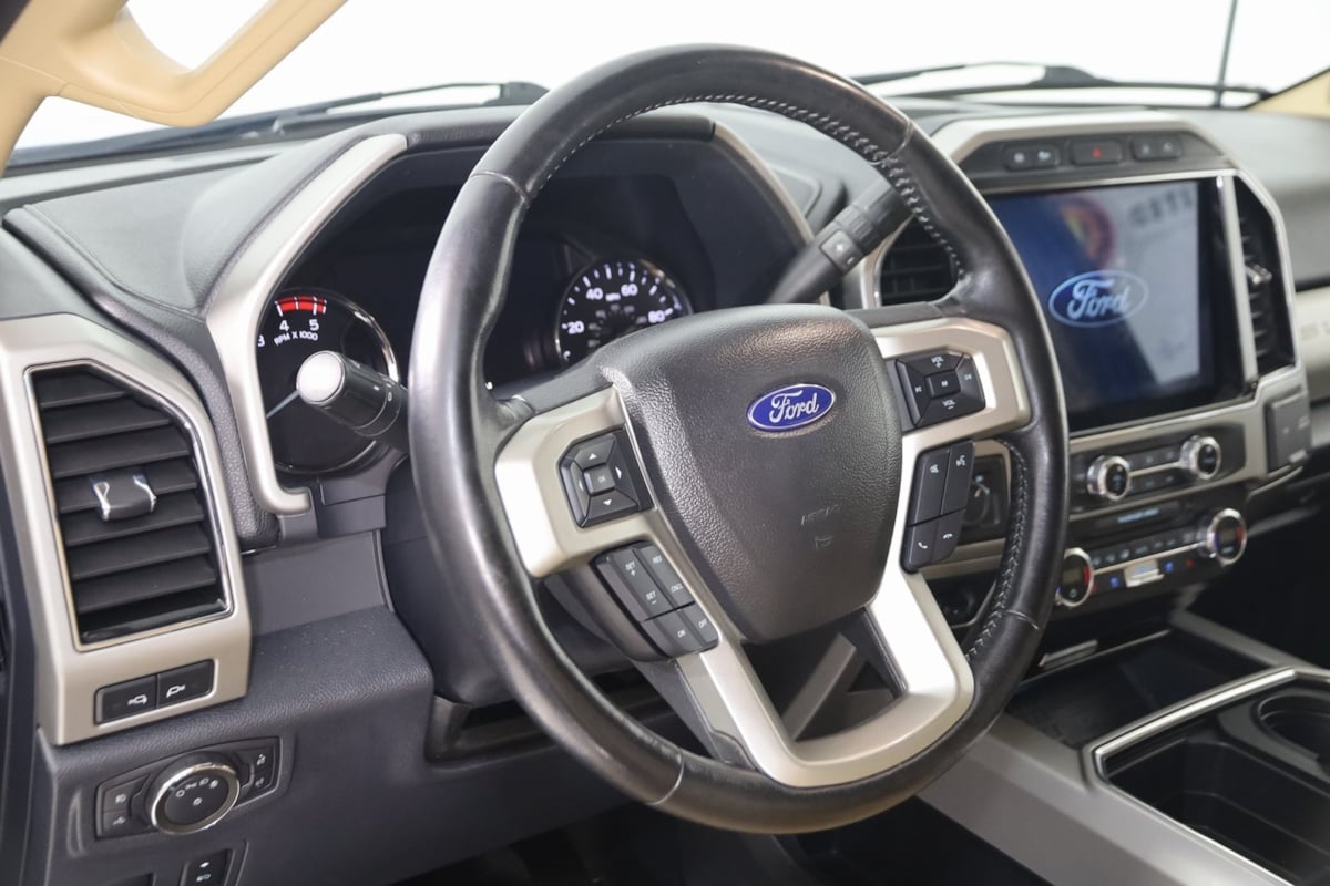 2022 Ford F-350 Lariat photo 3