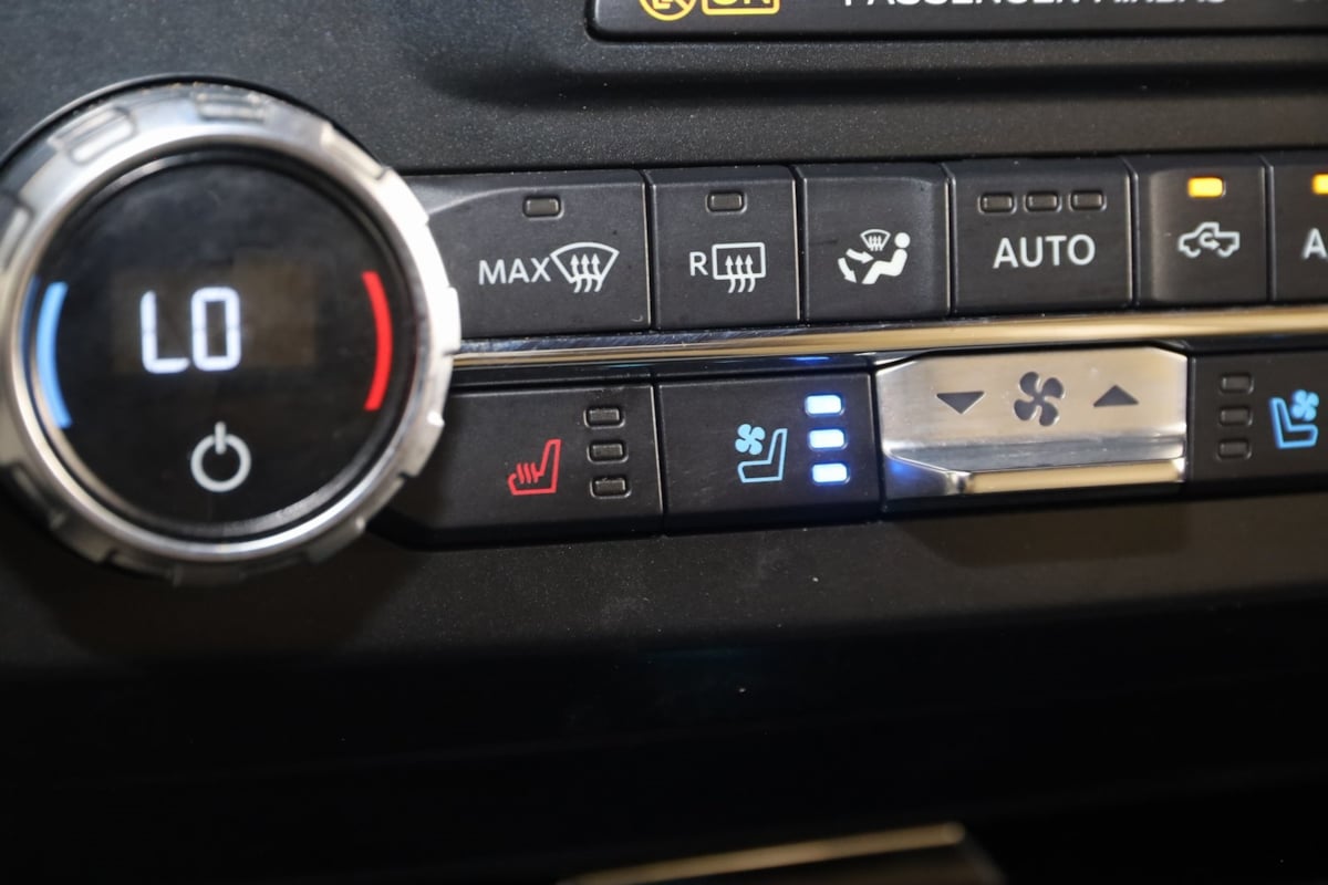 2022 Ford F-350 Lariat photo 4