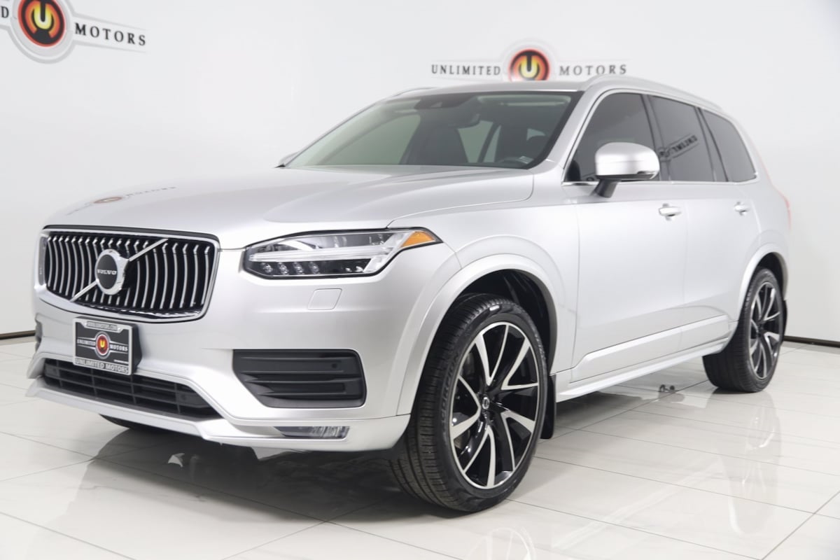 2022 Volvo XC90 T6 Momentum photo 2