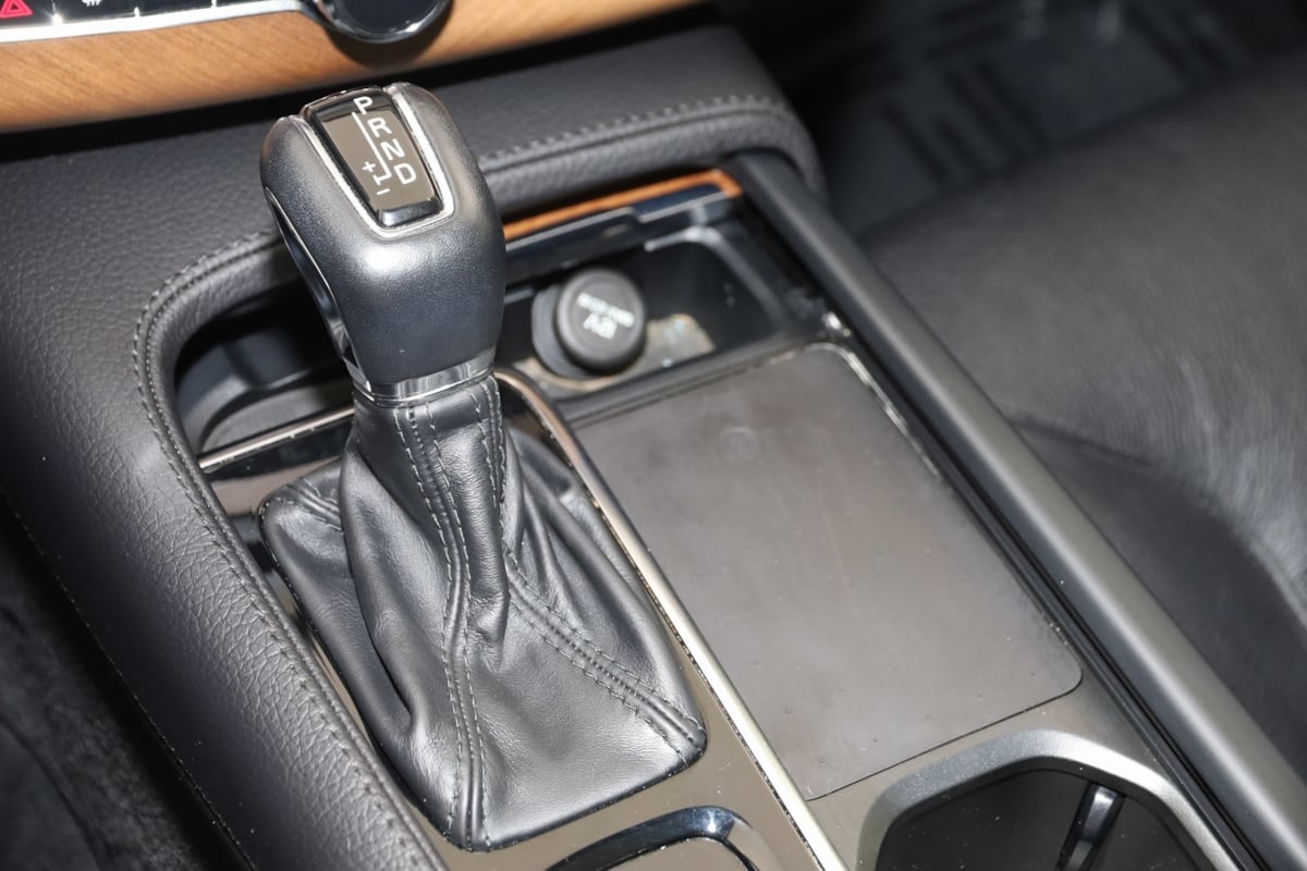 2022 Volvo XC90 T6 Momentum photo 4